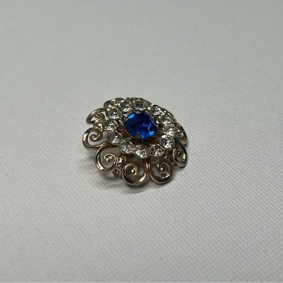 Vintage Gold Tone Coro Signed Brooch w/ Blue and Clear Rhinestones - Picture 4 of 8